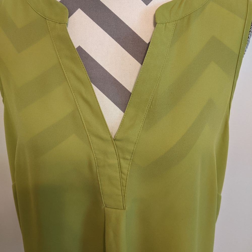 Pleated Back Top - Picture 4 of 6